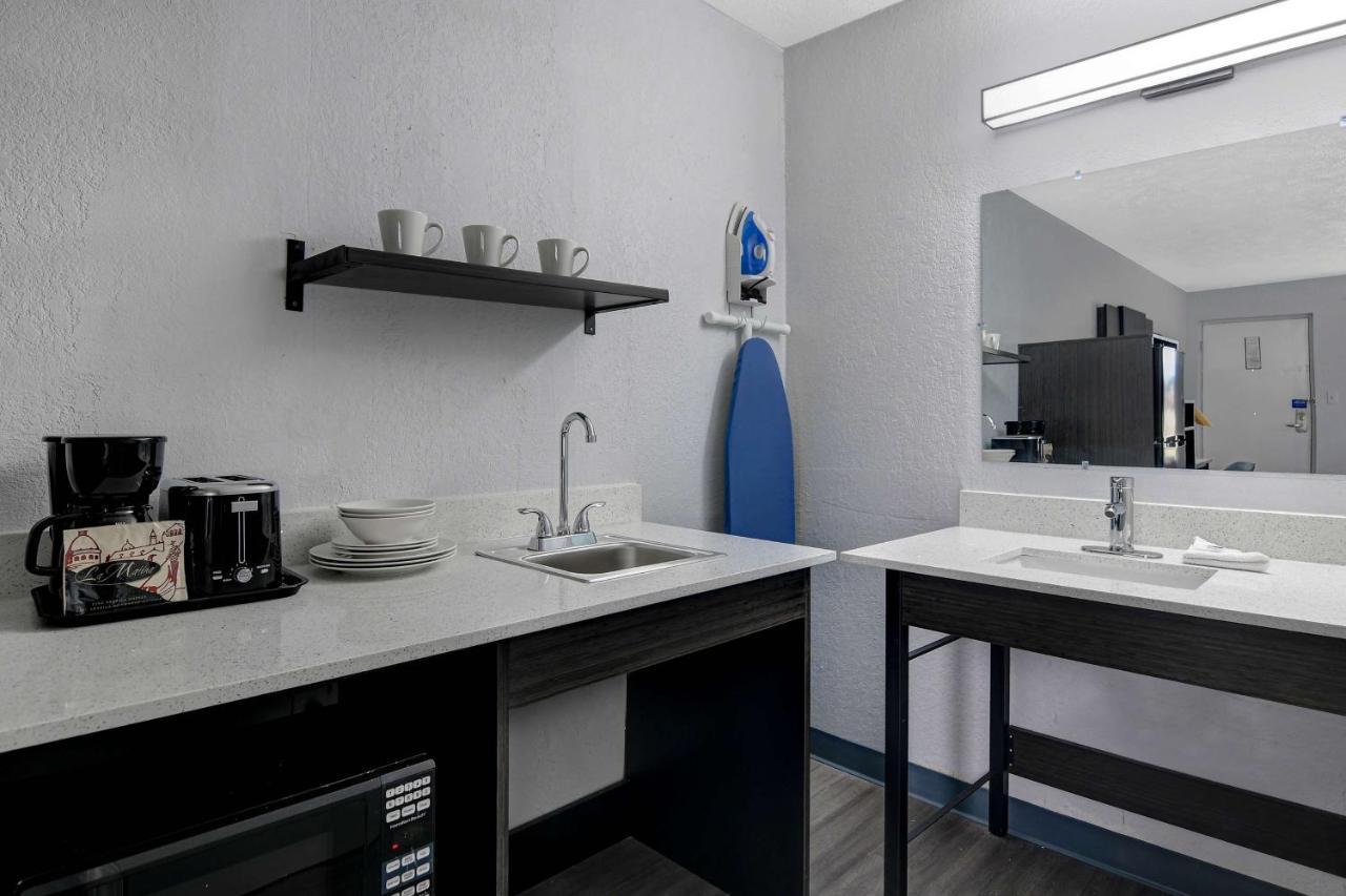 Studio 6 Meridian, Ms Bonita Lakes Экстерьер фото